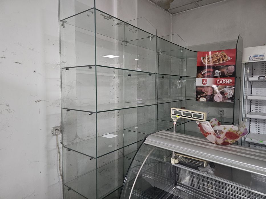 Vand lazi frigorifice si rafturi de sticla /tonete