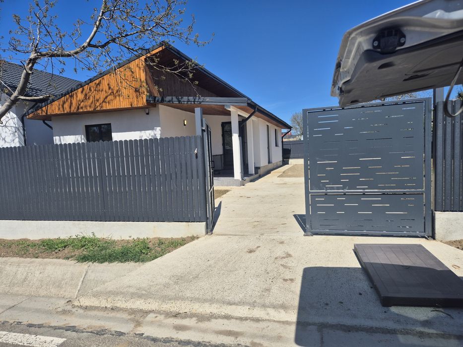 Casă caramidă nouă cu toate utilitățile!