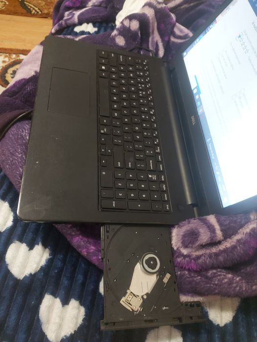 Vând laptop este în stare bună fo