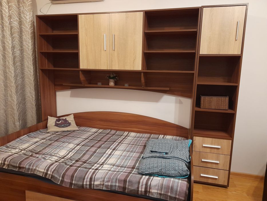 Vand pat încadrat în mobila