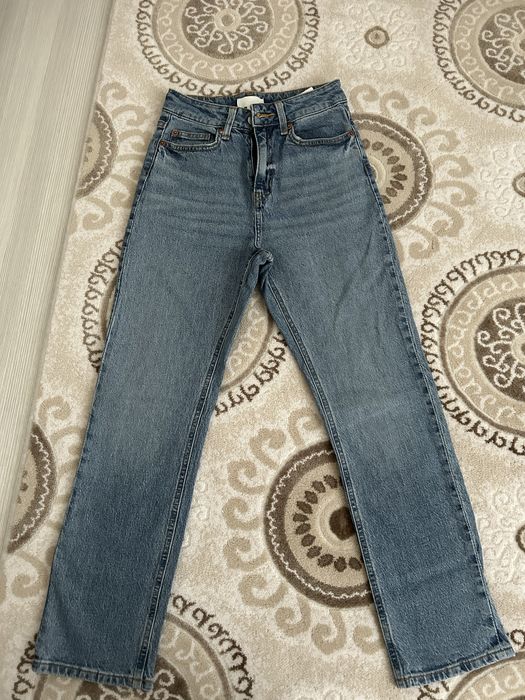 Дънки на Stradivarius и Н&М