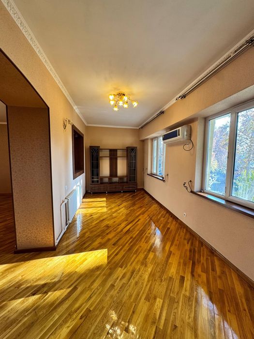 Продаётся КВАРТИРА 4/3/5 на 135м2 м. Космонавтов, ул Германа Лопатина