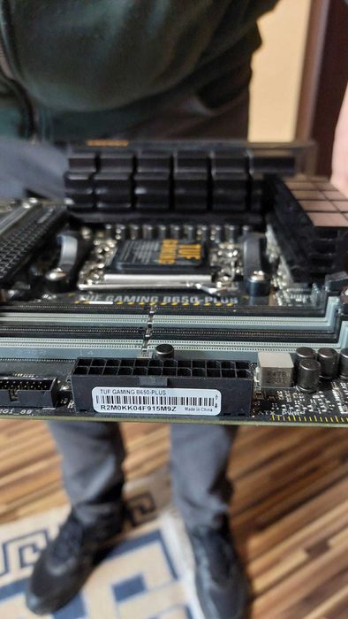 Vand placa de baza ASUS B650- PLUS