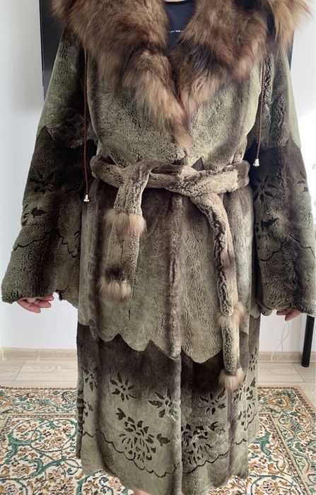 Шуба бобер, воротник-капюшон - соболь