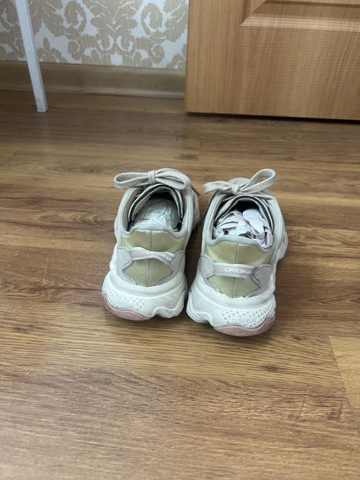 Продам кроссовки