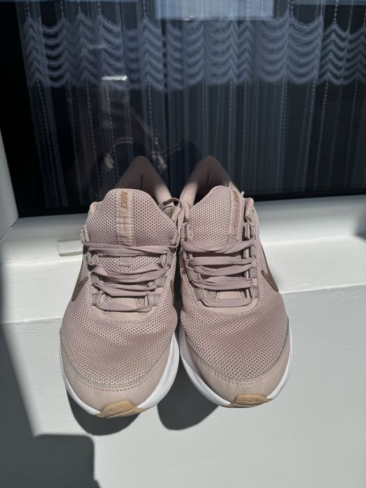 Розови маратонки Nike