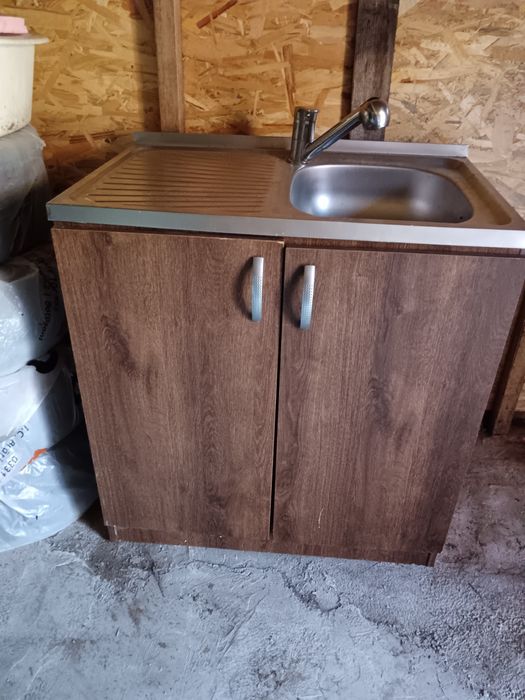 Vând masca cu chiuveta și baterie