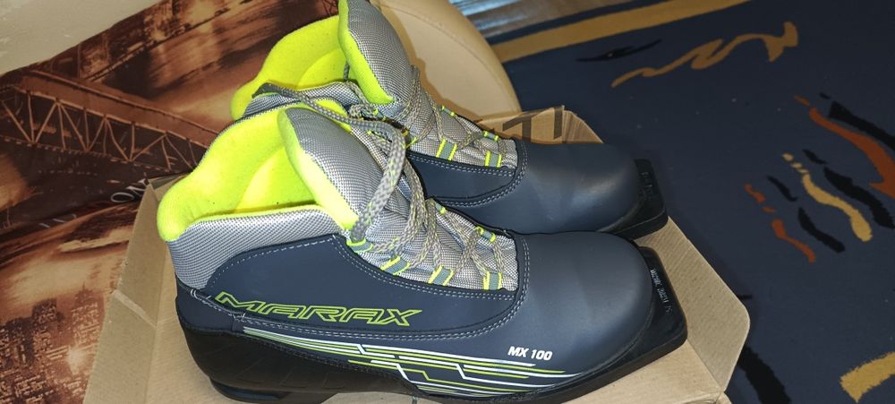 Продаются лыжные ботинки