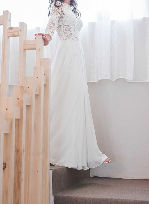 Rochie de mireasa din broderie si voal