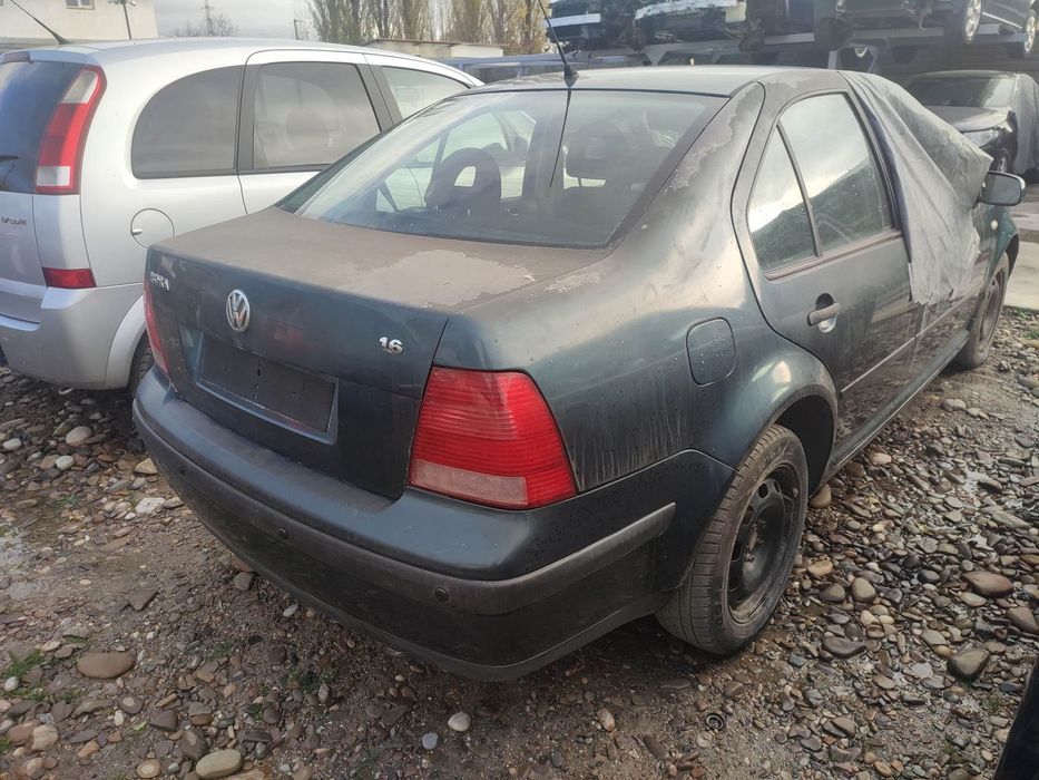 Dezmembram Volkswagen Bora Usa fata -spate dreapta /Usa fata-spate stanga