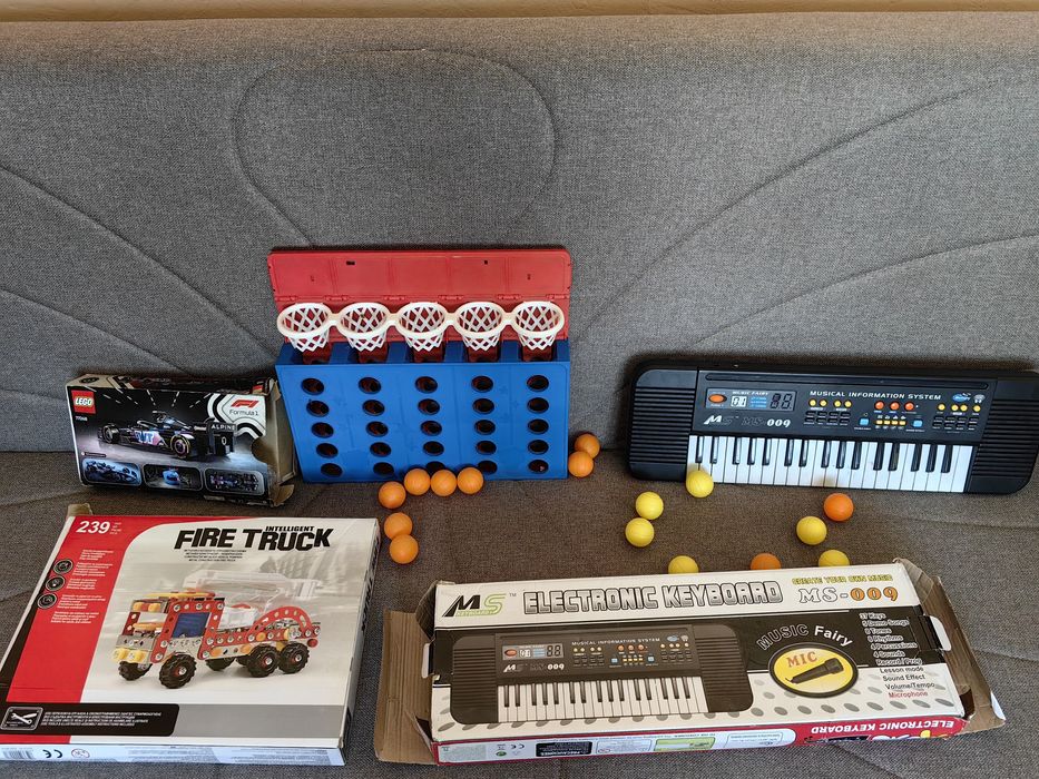 Lego, pianină,, coș mingi toate 50 lei