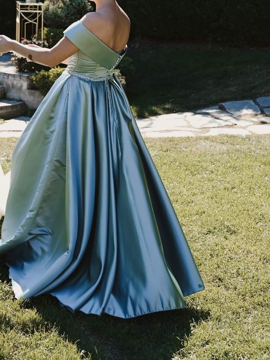 Елегантна бална/официална рокля в цвят нежно синьо-зелен (сатенен бля