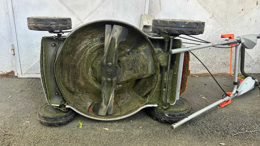Masina de tuns iarba RURIS RX400S defecta