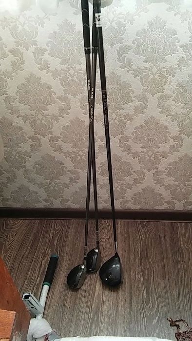 Продается набор из клюшек для гольфа