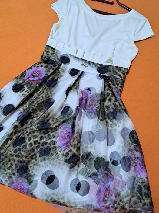 Кокетна рокля на Луси