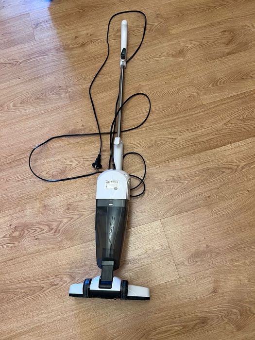 Пылесос вертикальныи.