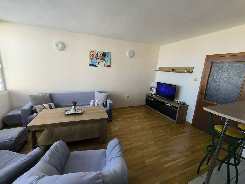 Дава се под наем Двустаен апартамент в Бургас, Лазур - 55 кв.м за 357 € - Снимка #1