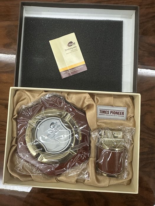 Пепельница и зажигалка