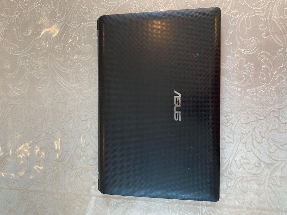 Ноутбук в рабочем состоянии, модель ASUS. Х 54С. Процессор к5