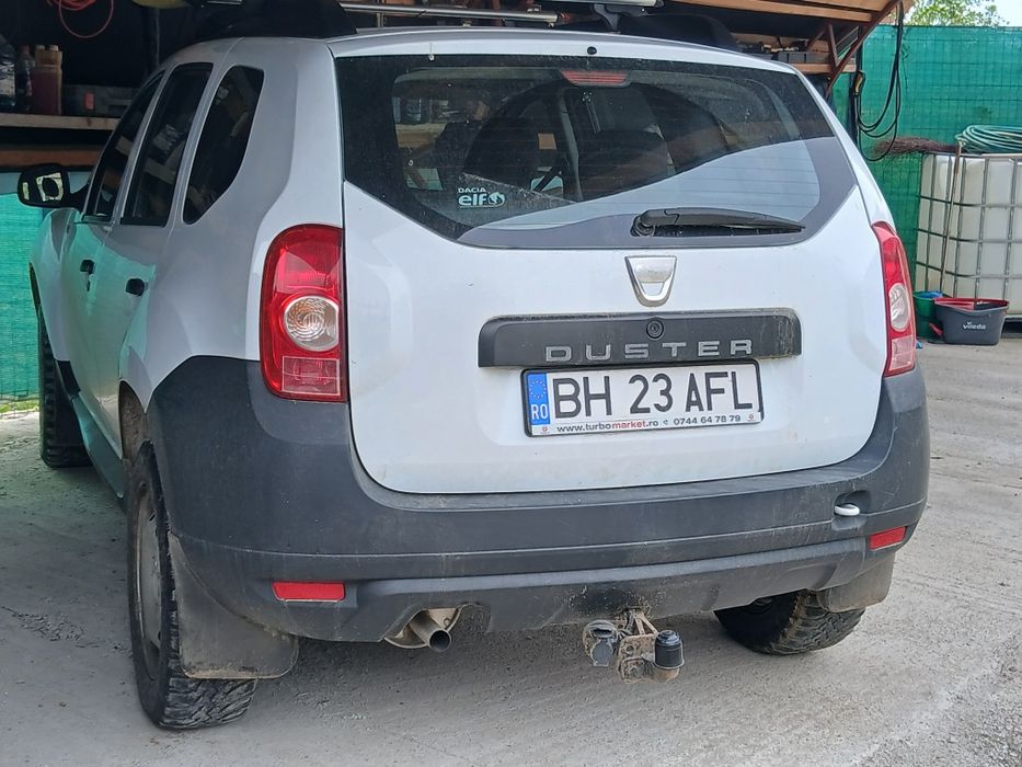 Vând sau schimb Dacia duster
