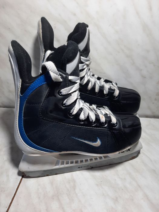 Patine hochei hochey 44 Nike marime  36 ( 22,5 cm)