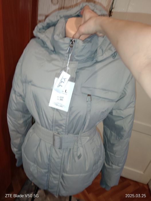 Продам куртку женскую