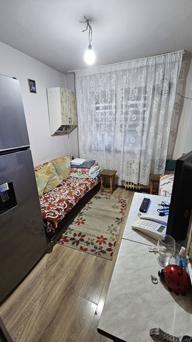Vând apartament 3 camere zona Valea Roșie