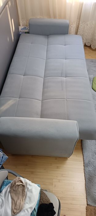 Canapea gri foarte confortabila