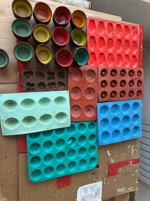 Кулинарный стол и противень разной размерности