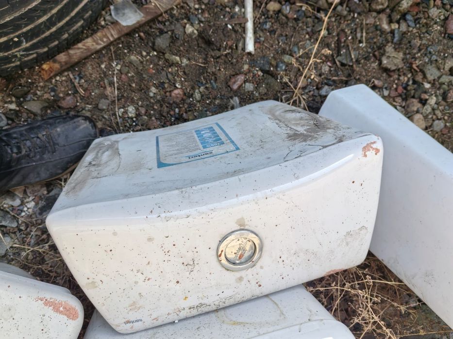 Бачок унитаз 2шт разные