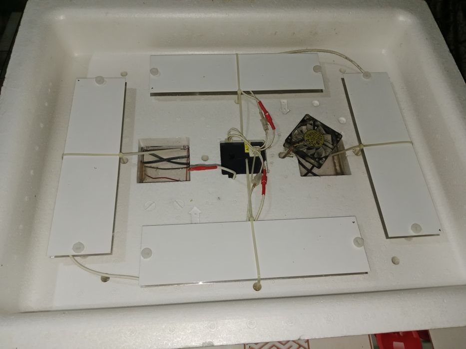 Продам инкубатор Несушка