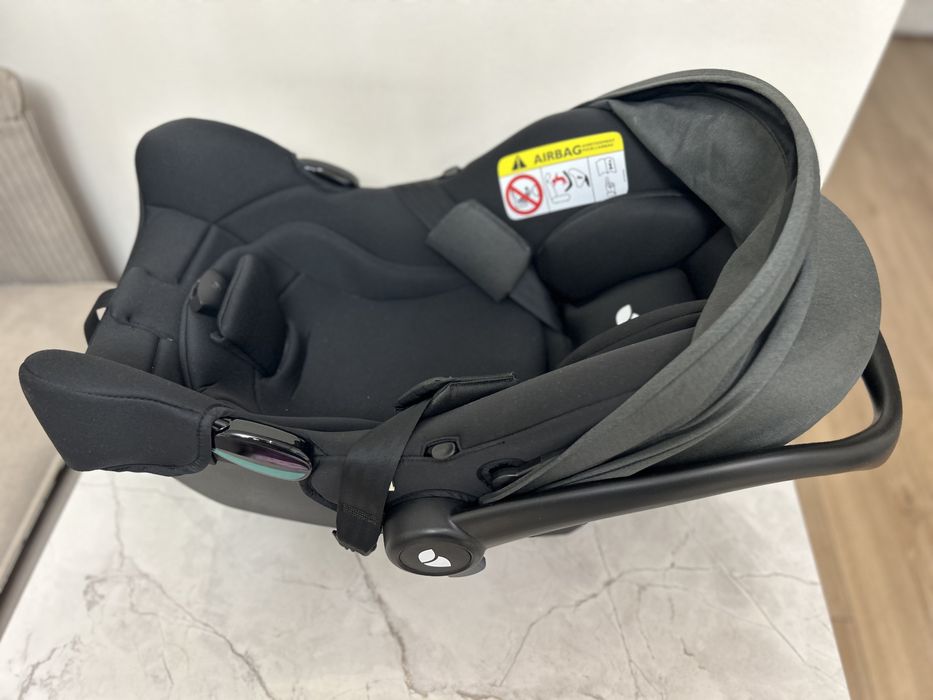 Продам автолюльку Joie