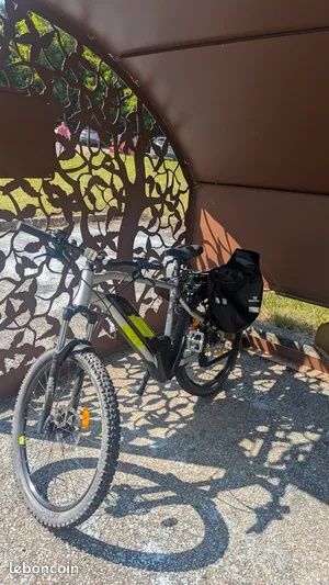 Bicicleta electrica vtt plus oraș  e520 Rockrider din Franta