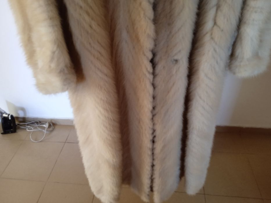 Продавам употребявано палто от норка.