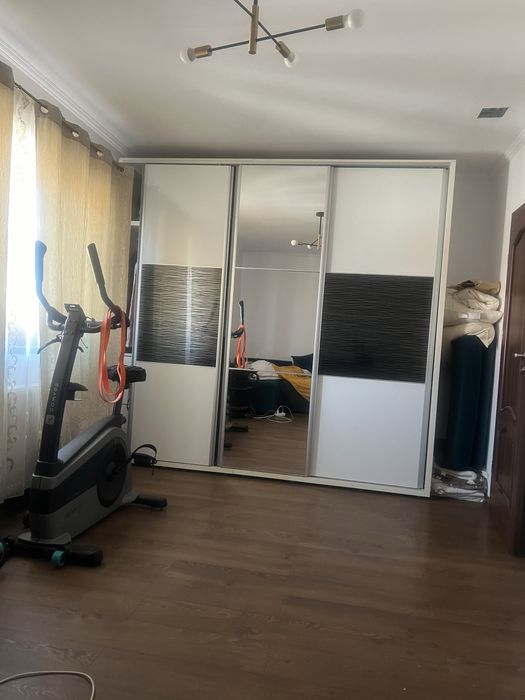 Mobila dormitor , pat, 2 noptiere si comoda