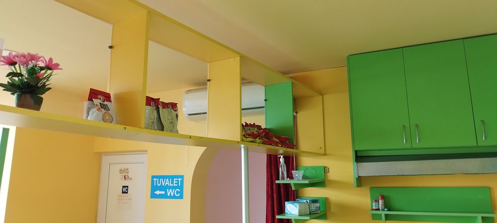 Продава се обзавеждане за кафене/ заведение