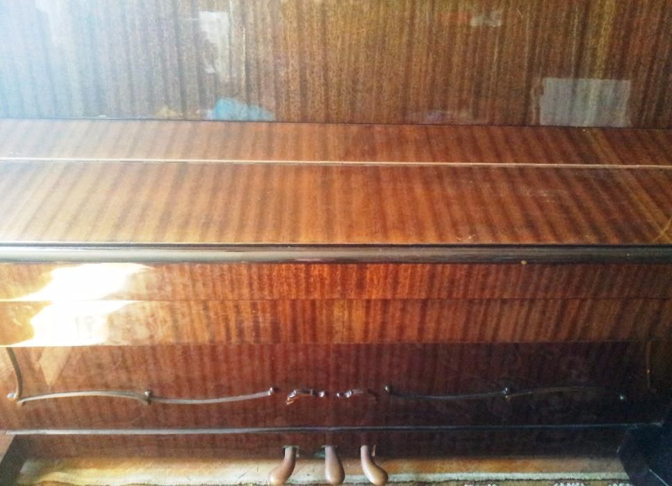 Пиано " Заря ", с покритие лак-гланц