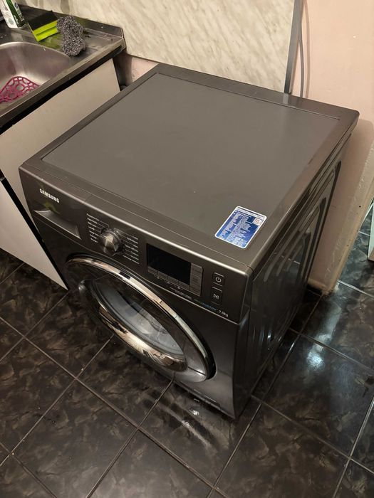Продавам пералня Samsung EcoBubble WF80F5E5W4X 8kg  1400 об./мин