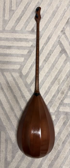 Домбыра в отличном состоянии + чехол