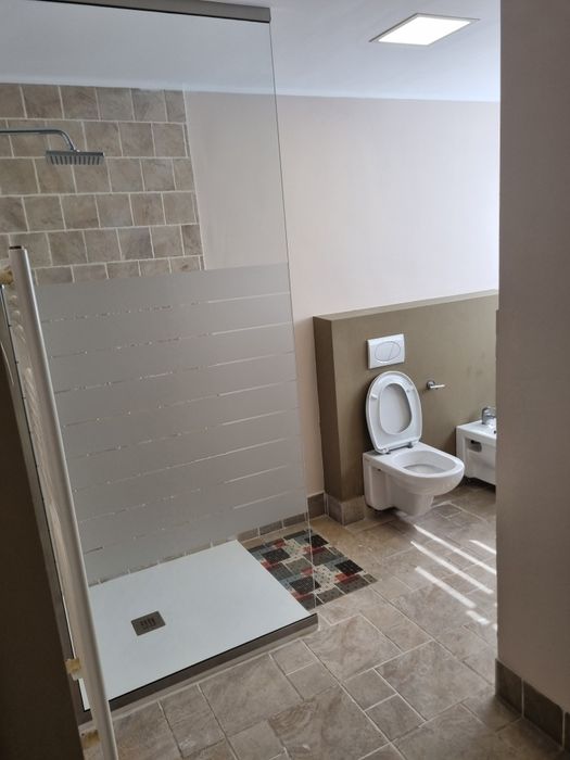 De închiriat apartament deosebit ultracentral, 3 camere, 2 băi, utilat