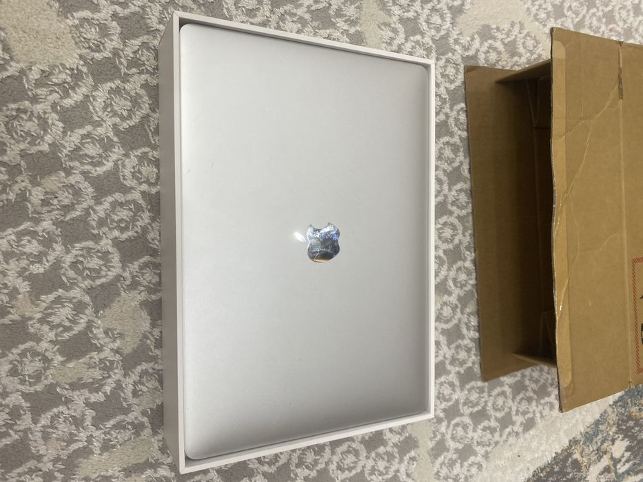 Macbook m1 256gb 8 gb 1 garant