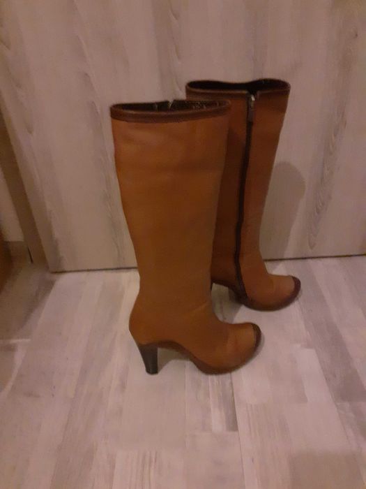Много елегантни ботуши