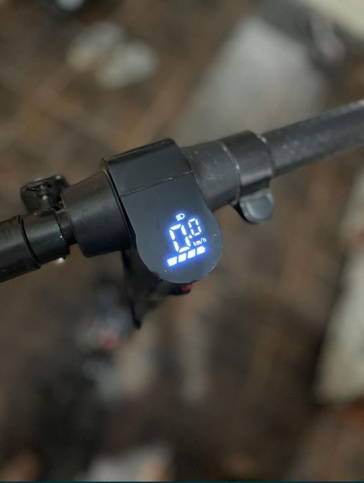 Продаеться электро самокат