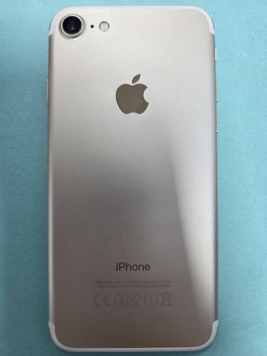 Золотистый iPhone 7