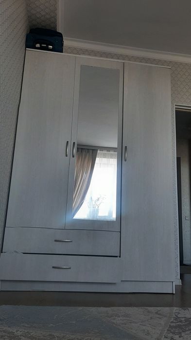 срочно продаетс шкаф