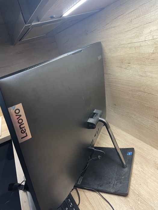 Lenovo ThinkCentre Neo 30a (All-in-One) с счупена LCD матрица