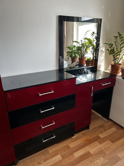 Продам спальный гарнитур