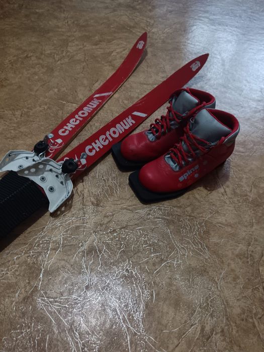 Продам лыжи размер 35-36