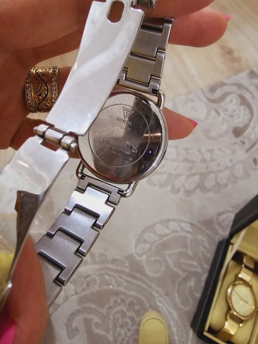 Предлагам запазени без никакви забележки дамски оригинални часовници