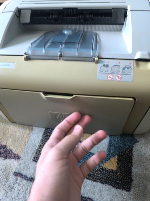 Принтер черно белый hp 1020